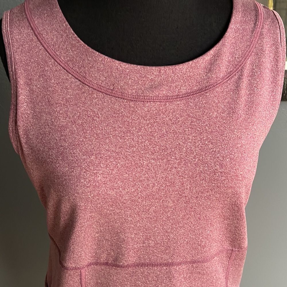 Duluth Trading Co Heather Beet Grow Getter Tank Gray Upf 50+. Built-In Shelf Bra — image 4 of 8